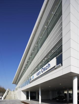 bmw van osch concessie hasselt nieuwbouw garagebouw mathieu gijbels bouwbedrijf limburg