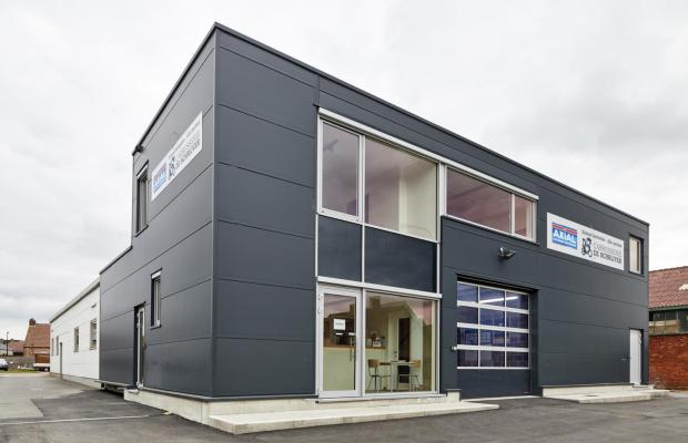 Carrosserie De Schrijver in Ursel, verbouwt door Mathieu Gijbels