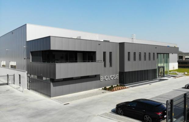 B-Close , vorkheftrucks, nieuwbouw, kantoorgebouw, staalbouw, namen, mathieu gijbels, de voordenkers