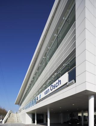 bmw van osch concessie hasselt nieuwbouw garagebouw mathieu gijbels bouwbedrijf limburg