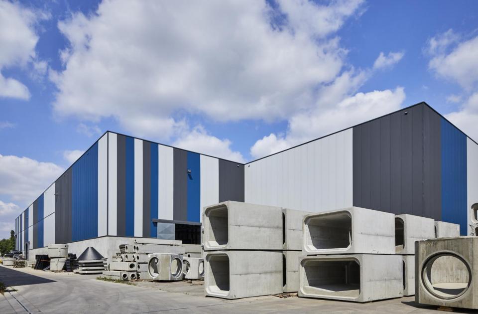 Ecobeton, uitbreiding, productiehal, werkplaats, magazijn, luifels, mathieu gijbels, sint-truiden