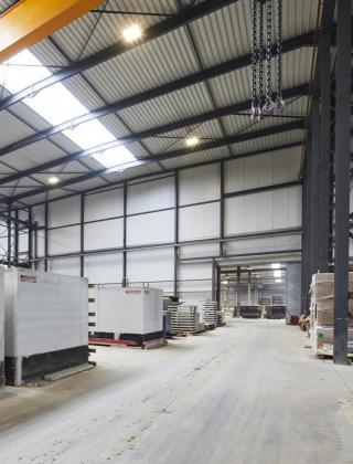 Ecobeton, uitbreiding, productiehal, werkplaats, magazijn, luifels, mathieu gijbels, sint-truiden