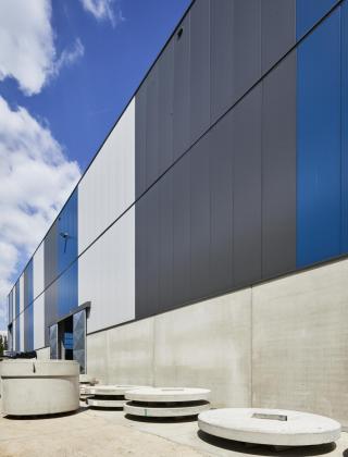 Ecobeton, uitbreiding, productiehal, werkplaats, magazijn, luifels, mathieu gijbels, sint-truiden