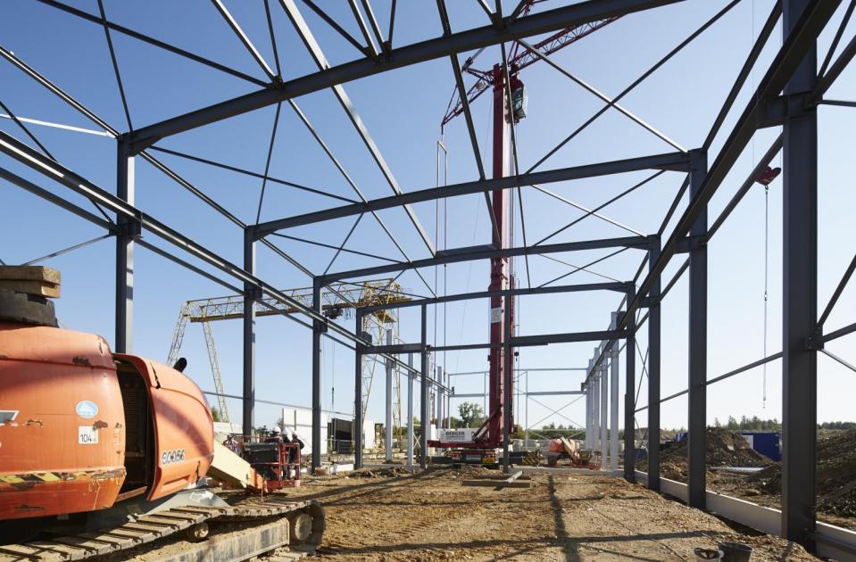 Ecobeton, uitbreiding, productiehal, werkplaats, magazijn, luifels, mathieu gijbels, sint-truiden