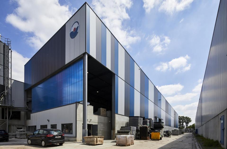 Ecobeton, uitbreiding, productiehal, werkplaats, magazijn, luifels, mathieu gijbels, sint-truiden