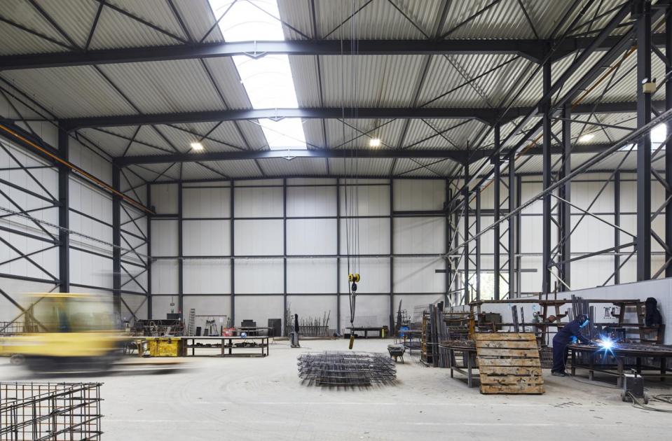 Ecobeton, uitbreiding, productiehal, werkplaats, magazijn, luifels, mathieu gijbels, sint-truiden