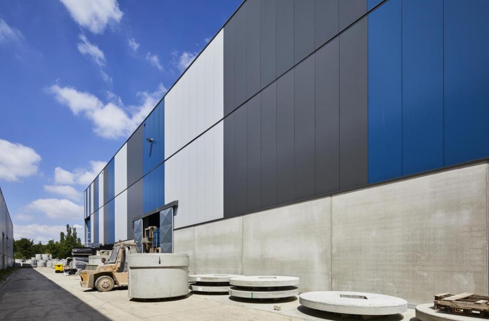 Ecobeton, uitbreiding, productiehal, werkplaats, magazijn, luifels, mathieu gijbels, sint-truiden