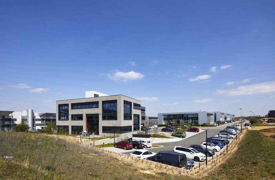 AXIS Mont saint guibert betonbouw staalbouw
