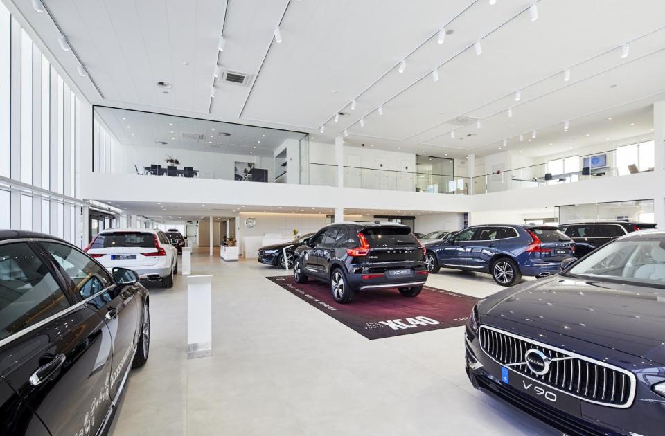 Gagare Volvo De Keulenaer in beveren gebouw door de voordenkers van Mathieu Gijbels