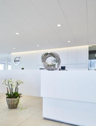 Gagare Volvo De Keulenaer in beveren gebouw door de voordenkers van Mathieu Gijbels