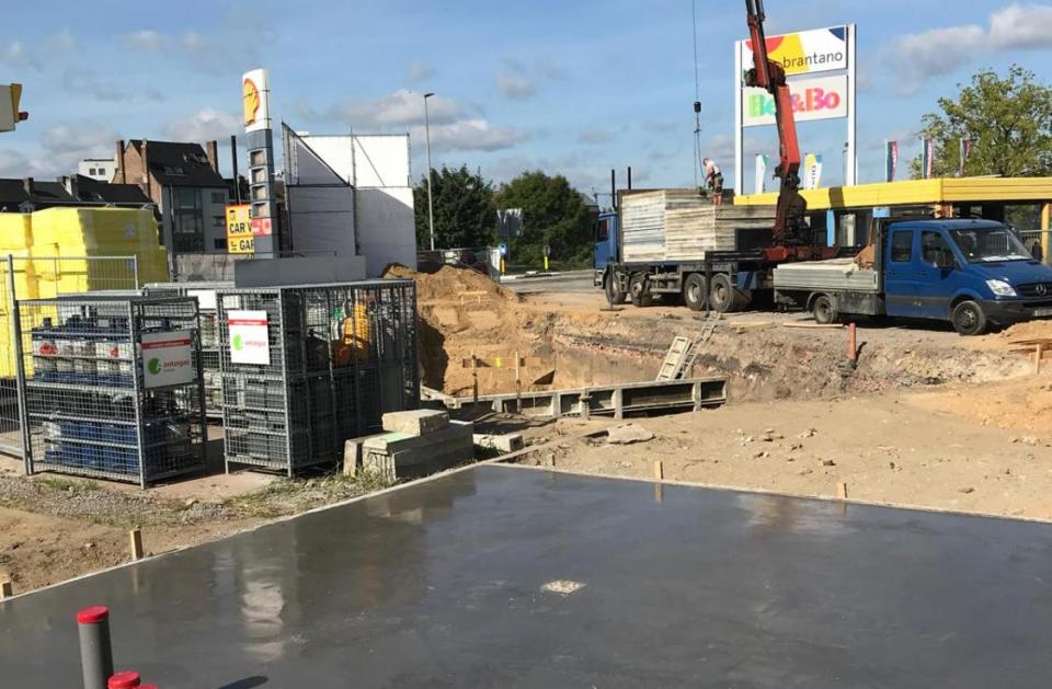 garage en carwash reidanus nieuwbouw gent door limburg bouwbedrijf mathieu gijbels werf werken in uitvoering