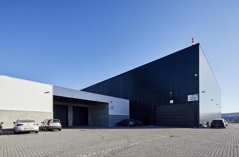 petsolutions accessoires hond kat benelux nieuwbouw magazijn lier bouwbedrijf mathieu gijbels limburg