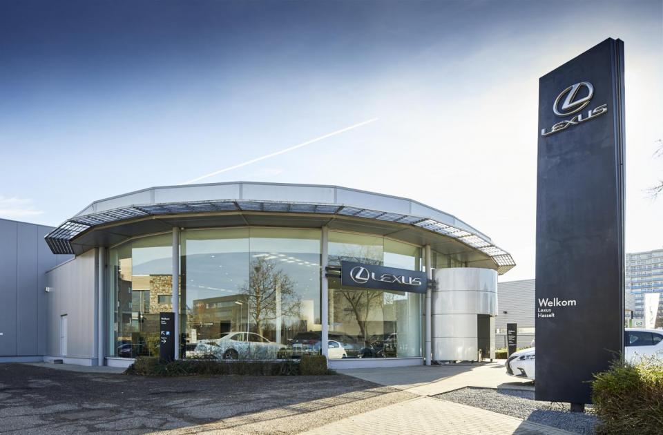 garage lexus hasselt renovatie garagebouw utibreiding bouwbedrijf mathieu gijbels limburg