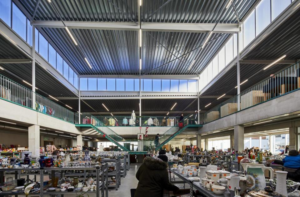nieuwbouw SPIT Heverlee Kringloopwinkel gebouwd door Mathieu Gijbels interieur