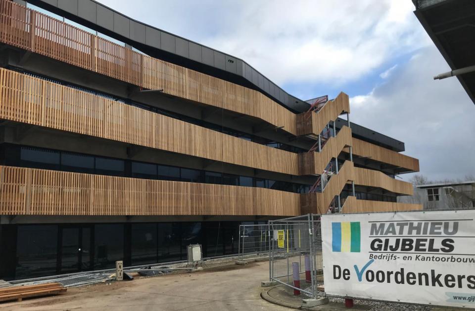 hoek 76 business unit te koop boom nieuwbouw kantoorgebouw bouwbedrijf mathieu gijbels oudsbergen