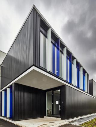 Meyvaert, interieur glas, balustradeglas, keramische tafelbladen, GMC, Dok Noord, Gent, Mathieu Gijbels, Opglabbeek, Oudsbergen, nieuwbouw, bouwen