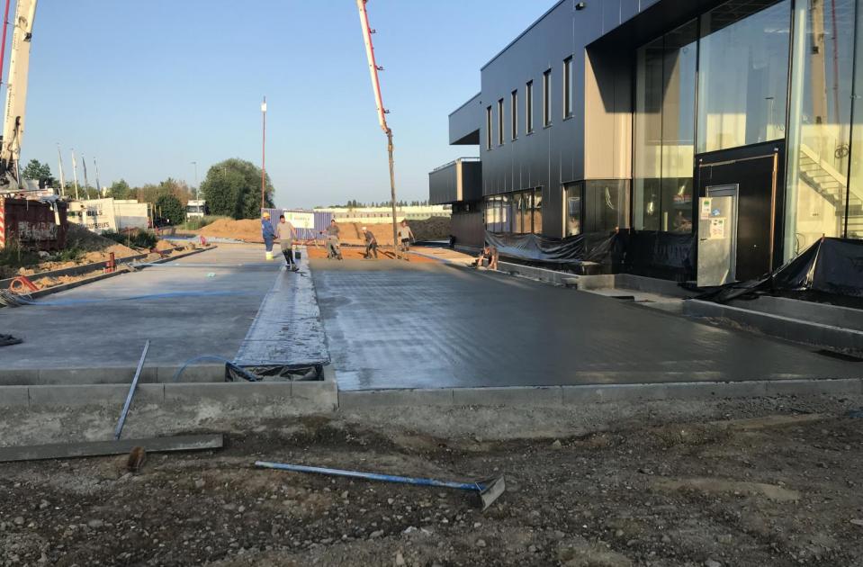 B-Close , vorkheftrucks, nieuwbouw, kantoorgebouw, staalbouw, namen, mathieu gijbels, de voordenkers