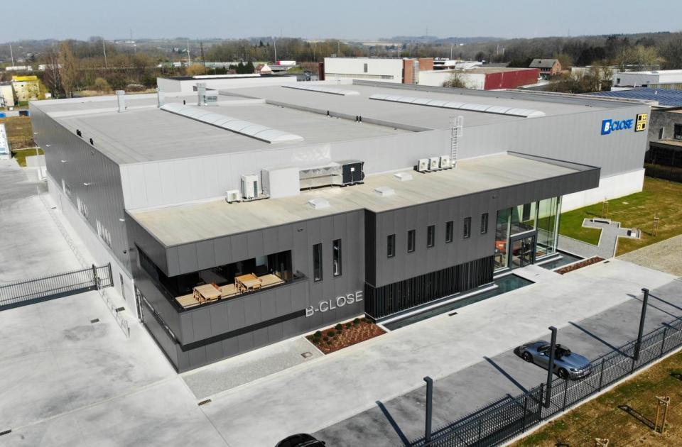 B-Close , vorkheftrucks, nieuwbouw, kantoorgebouw, staalbouw, namen, mathieu gijbels, de voordenkers