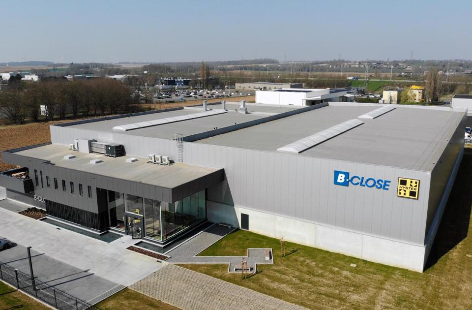 B-Close , vorkheftrucks, nieuwbouw, kantoorgebouw, staalbouw, namen, mathieu gijbels, de voordenkers