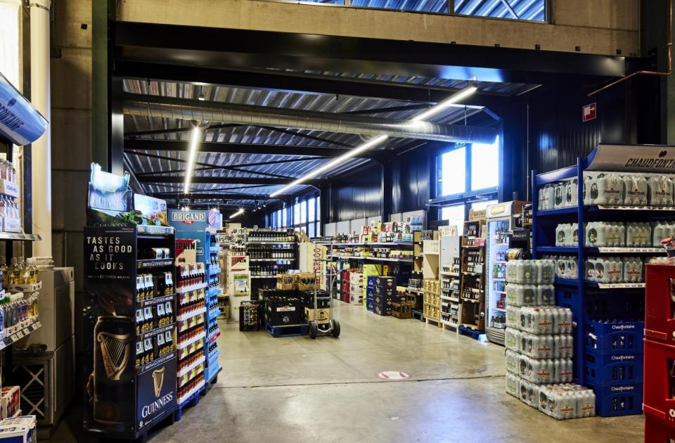 De Kroon drankenhal wijnegem, mathieu gijbels - winkelpand, magazijn bouwen, renovatie, uitbreiding bedrijfsgebouw