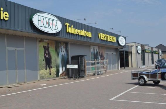 Horta Rillaar, winkelpand, winkel bouwen, retail bouw, mathieu gijbels, tuin dier decoratie, de voordenkers