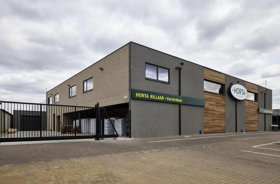 Horta Rillaar, winkelpand, winkel bouwen, retail bouw, mathieu gijbels, tuin dier decoratie, de voordenkers