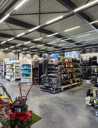 Horta Rillaar, winkelpand, winkel bouwen, retail bouw, mathieu gijbels, tuin dier decoratie, de voordenkers