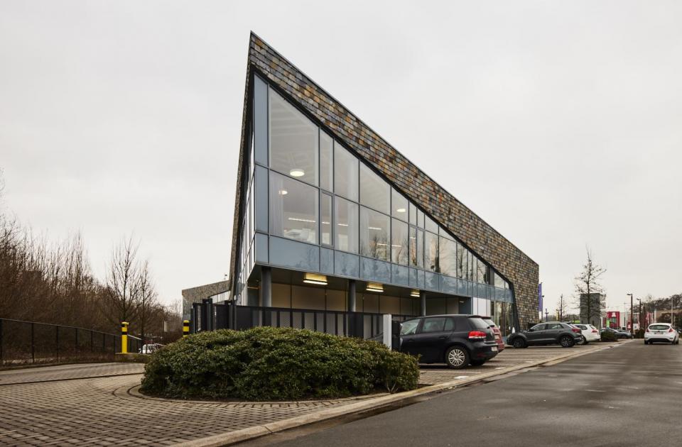 Ferm Bilzen, Samen Ferm, Mathieu Gijbels, Industriebouw, renovatie, bedrijfspand renoveren, bedrijfsgebouw, kantoorbouw