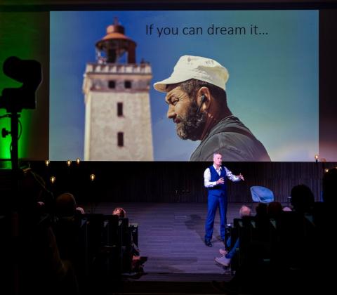 Deens spreker Ulrik Haagerup leert media en bedrijven de kracht van constructieve berichtgeving - mathieu gijbels
