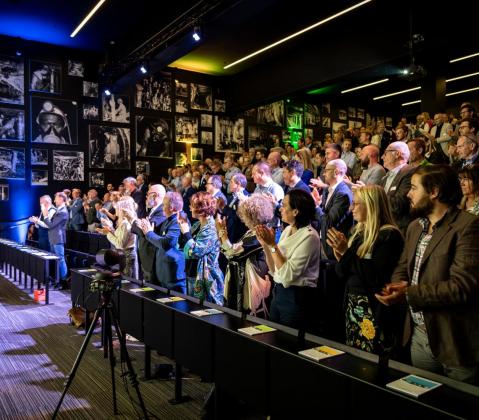 Deens spreker Ulrik Haagerup leert media en bedrijven de kracht van constructieve berichtgeving - mathieu gijbels