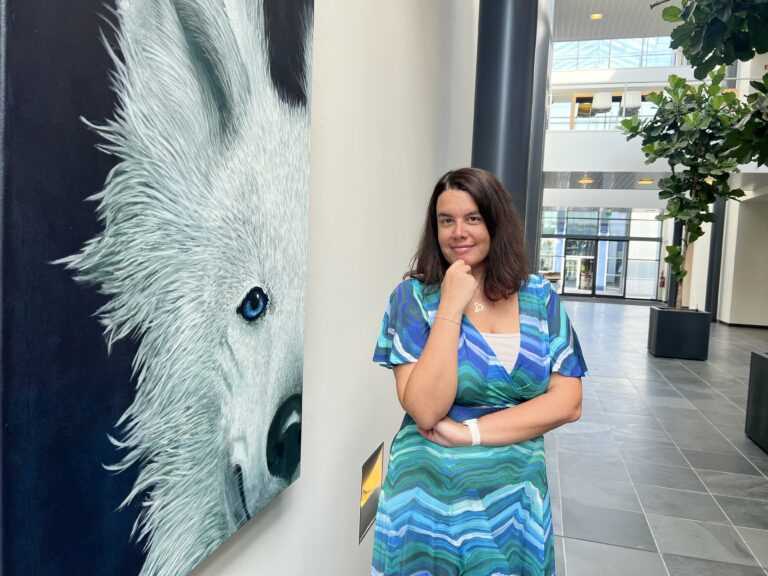 schilderij, blindegeleidehond, romy schmitter, mathieu gijbels, atrium, blauw