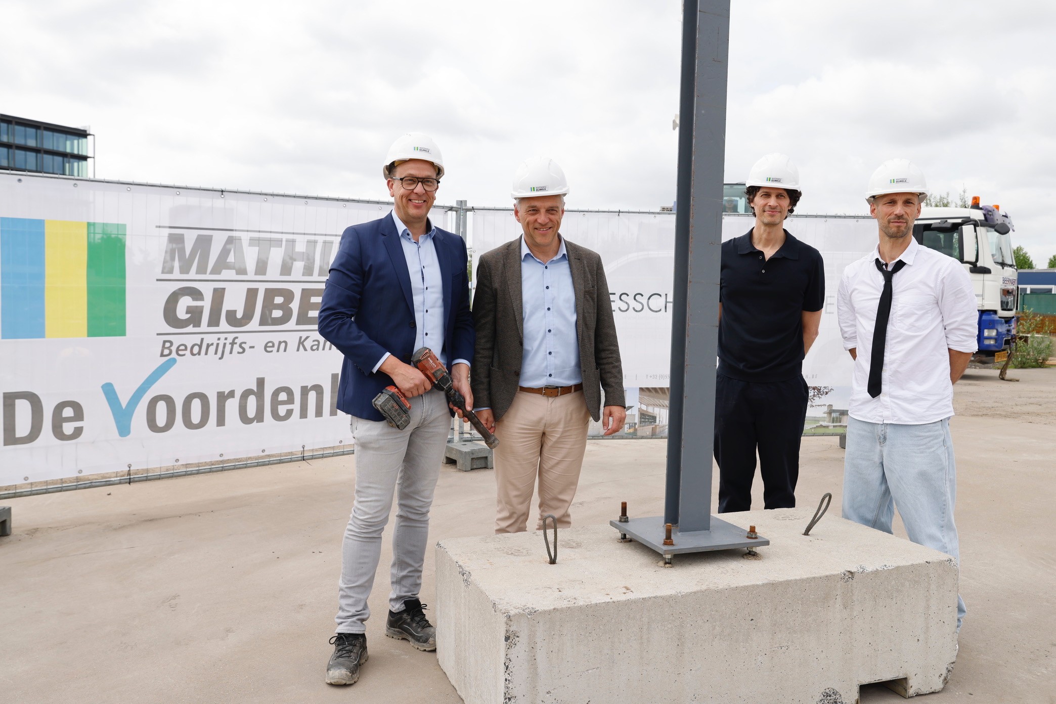 Bouw van grootschalige nieuwe klimzaal officieel gestart met eerste kolomzetting