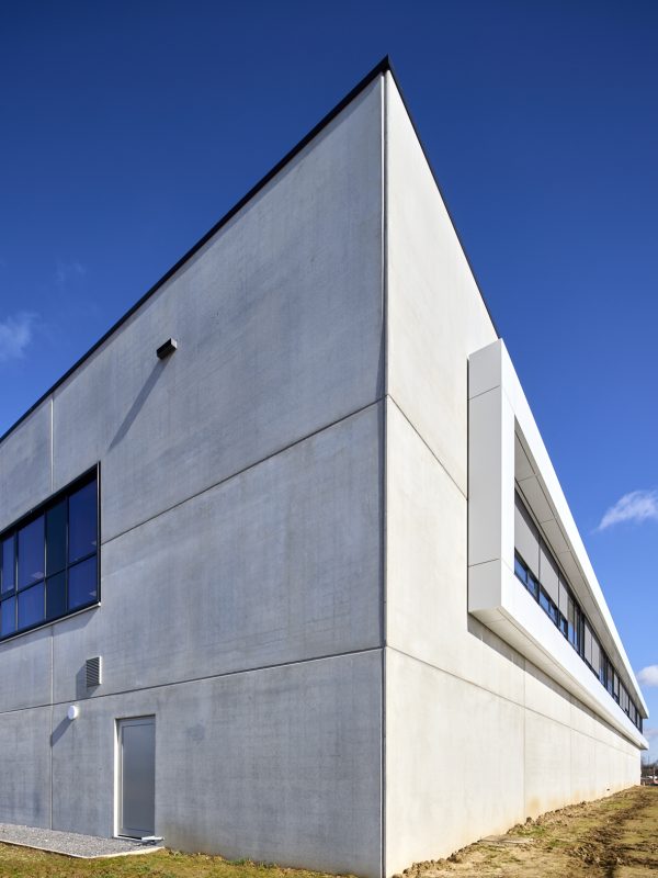 C.P Bourg bedrijfsgebouw de voordenkers